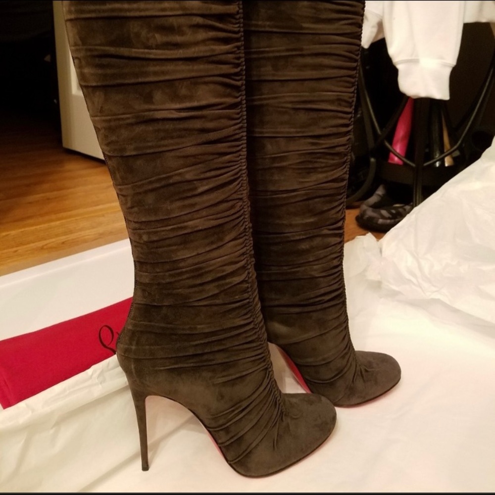 NWT Christian Louboutin Vivazdine Boots Size 38